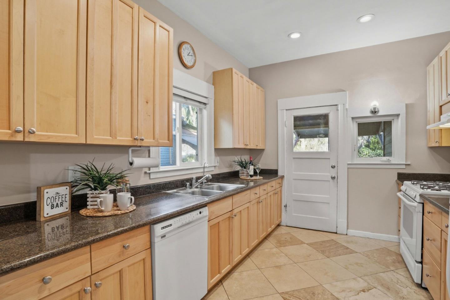 Detail Gallery Image 15 of 40 For 526 S. 5th St, San Jose,  CA 95112 - 4 Beds | 2 Baths