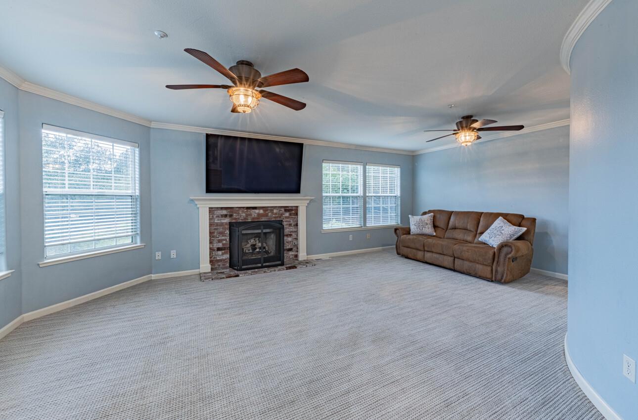 Detail Gallery Image 12 of 65 For 17705 Pond Derosa Ln, Salinas,  CA 93907 - 4 Beds | 3 Baths