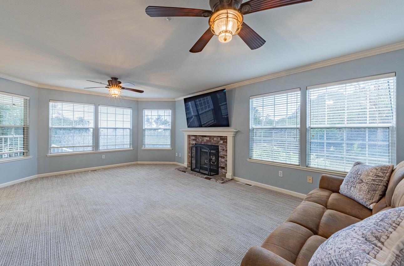 Detail Gallery Image 13 of 65 For 17705 Pond Derosa Ln, Salinas,  CA 93907 - 4 Beds | 3 Baths