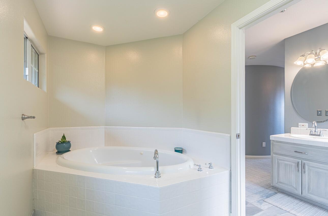 Detail Gallery Image 44 of 65 For 17705 Pond Derosa Ln, Salinas,  CA 93907 - 4 Beds | 3 Baths