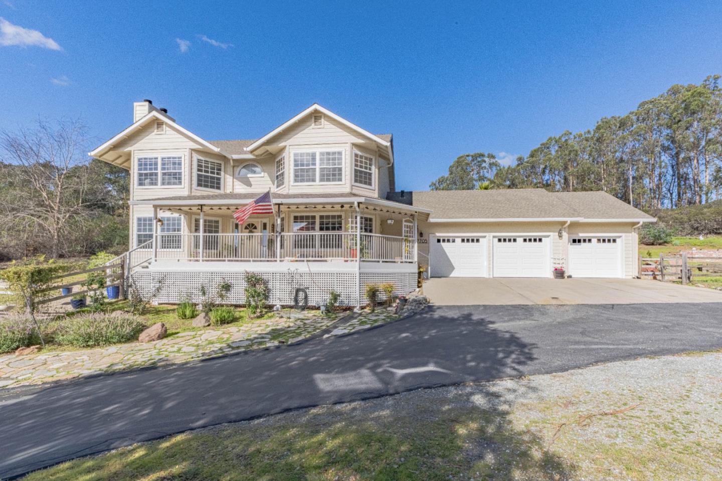 Detail Gallery Image 5 of 65 For 17705 Pond Derosa Ln, Salinas,  CA 93907 - 4 Beds | 3 Baths