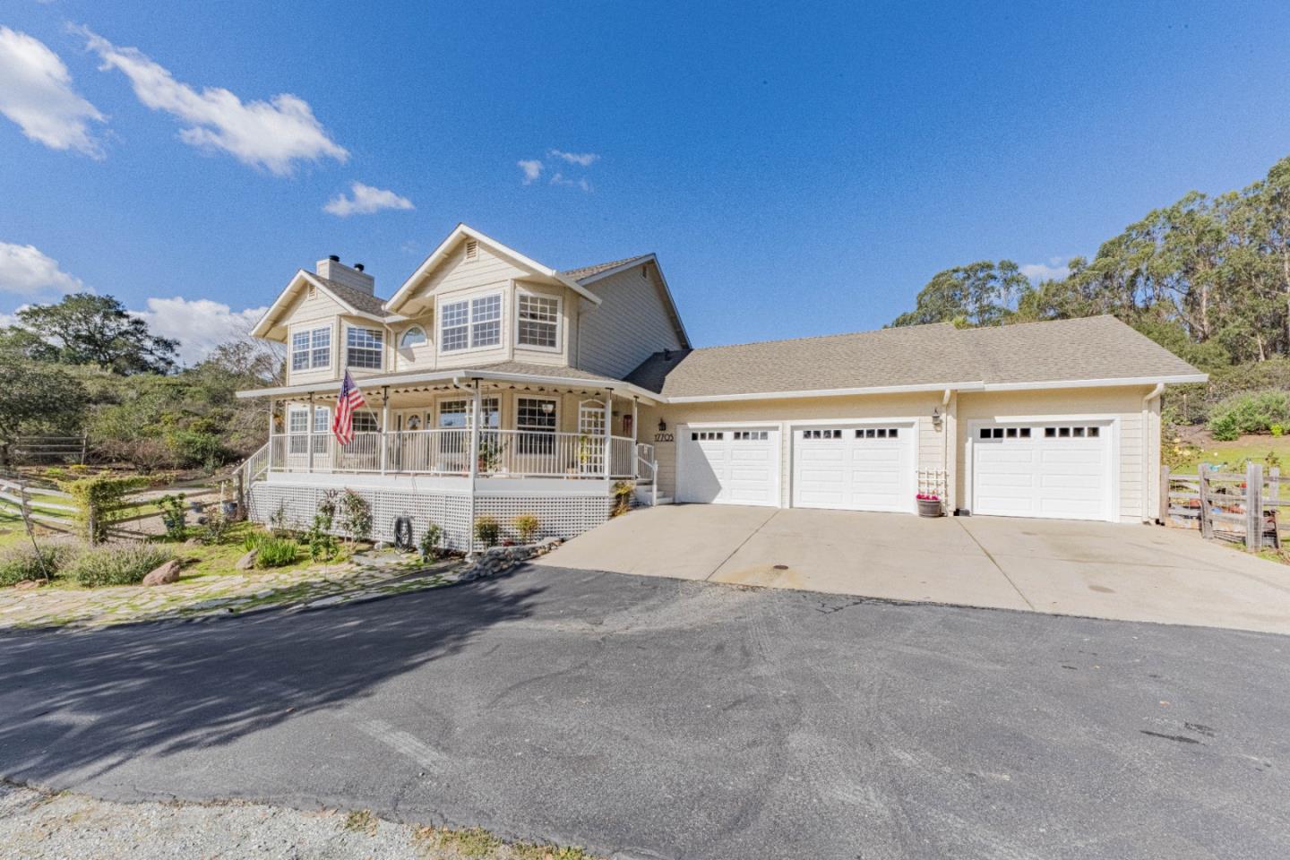 Detail Gallery Image 6 of 65 For 17705 Pond Derosa Ln, Salinas,  CA 93907 - 4 Beds | 3 Baths