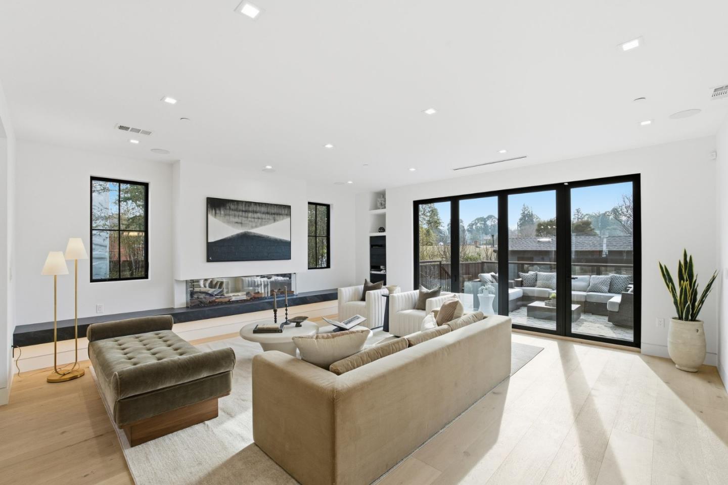 Detail Gallery Image 12 of 69 For 839 Crossway Rd, Burlingame,  CA 94010 - 5 Beds | 4 Baths