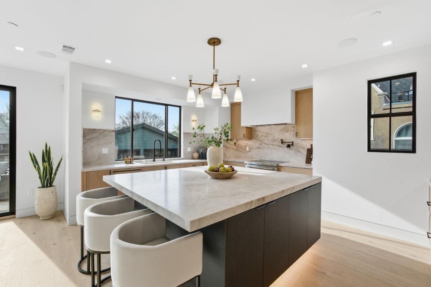 Detail Gallery Image 14 of 69 For 839 Crossway Rd, Burlingame,  CA 94010 - 5 Beds | 4 Baths