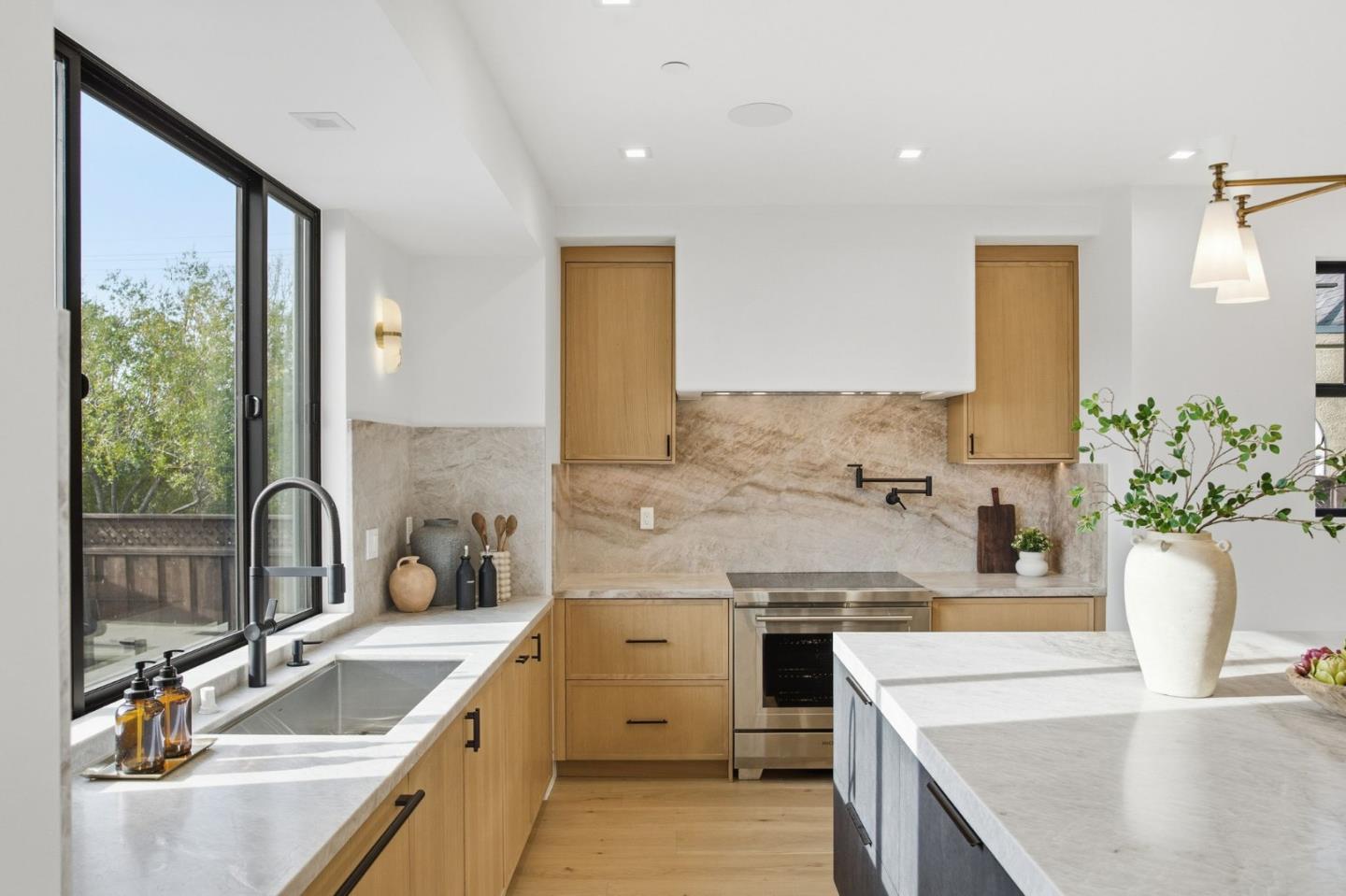 Detail Gallery Image 18 of 69 For 839 Crossway Rd, Burlingame,  CA 94010 - 5 Beds | 4 Baths