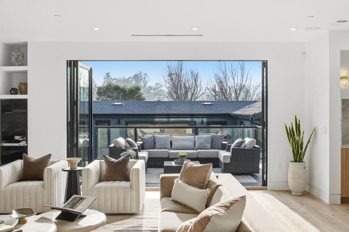 Detail Gallery Image 24 of 69 For 839 Crossway Rd, Burlingame,  CA 94010 - 5 Beds | 4 Baths