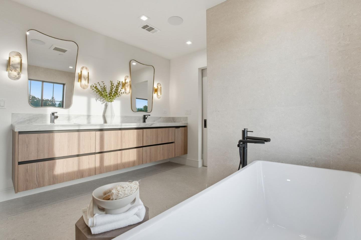 Detail Gallery Image 32 of 69 For 839 Crossway Rd, Burlingame,  CA 94010 - 5 Beds | 4 Baths