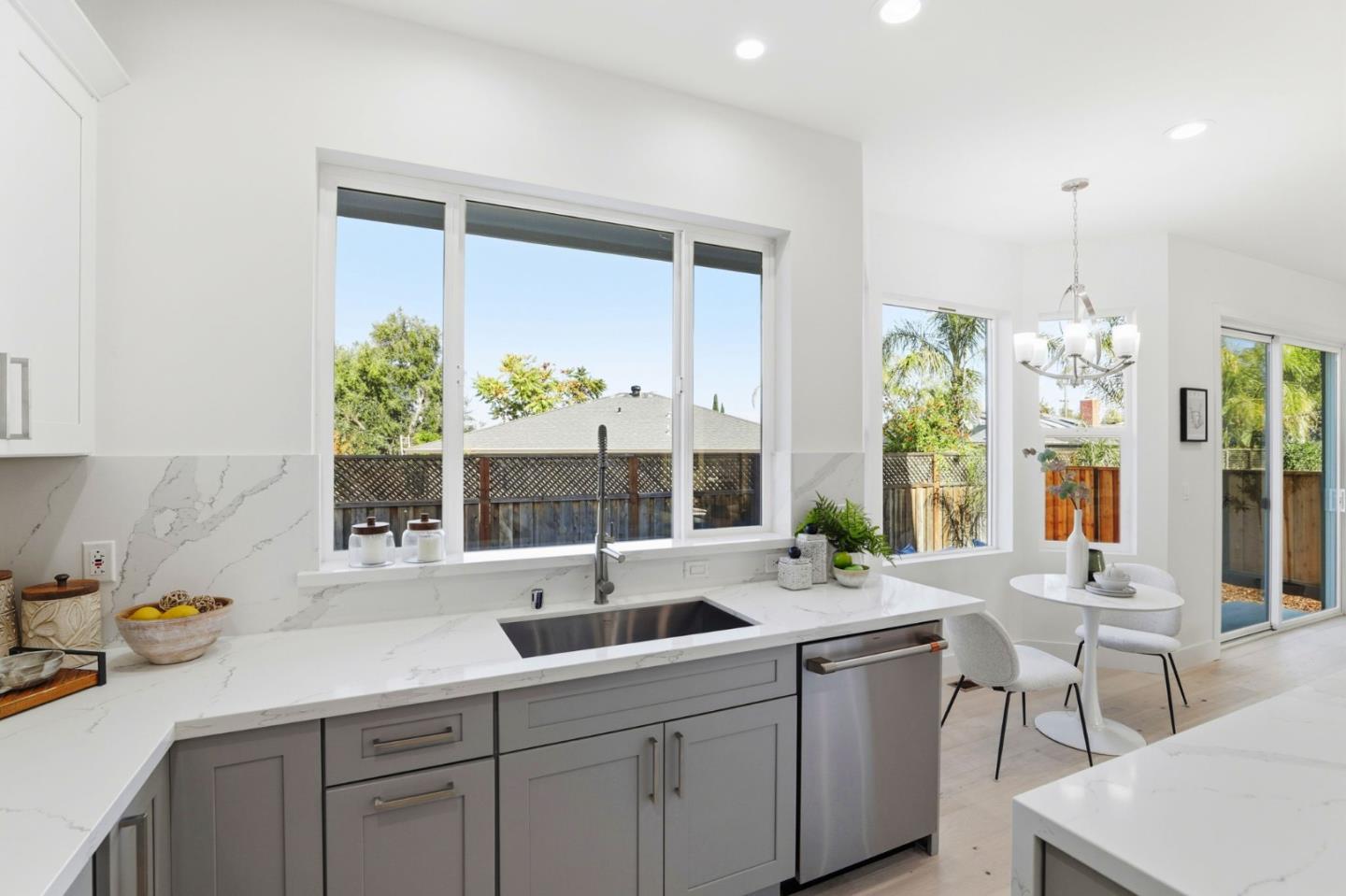 Detail Gallery Image 16 of 59 For 1685 Zinnia Ln, San Jose,  CA 95124 - 5 Beds | 5/1 Baths