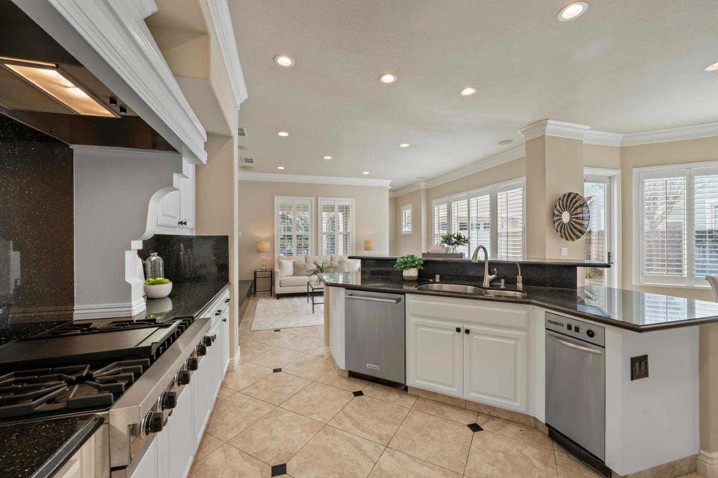 Detail Gallery Image 20 of 82 For 5958 Allen Ave, San Jose,  CA 95123 - 5 Beds | 3/1 Baths