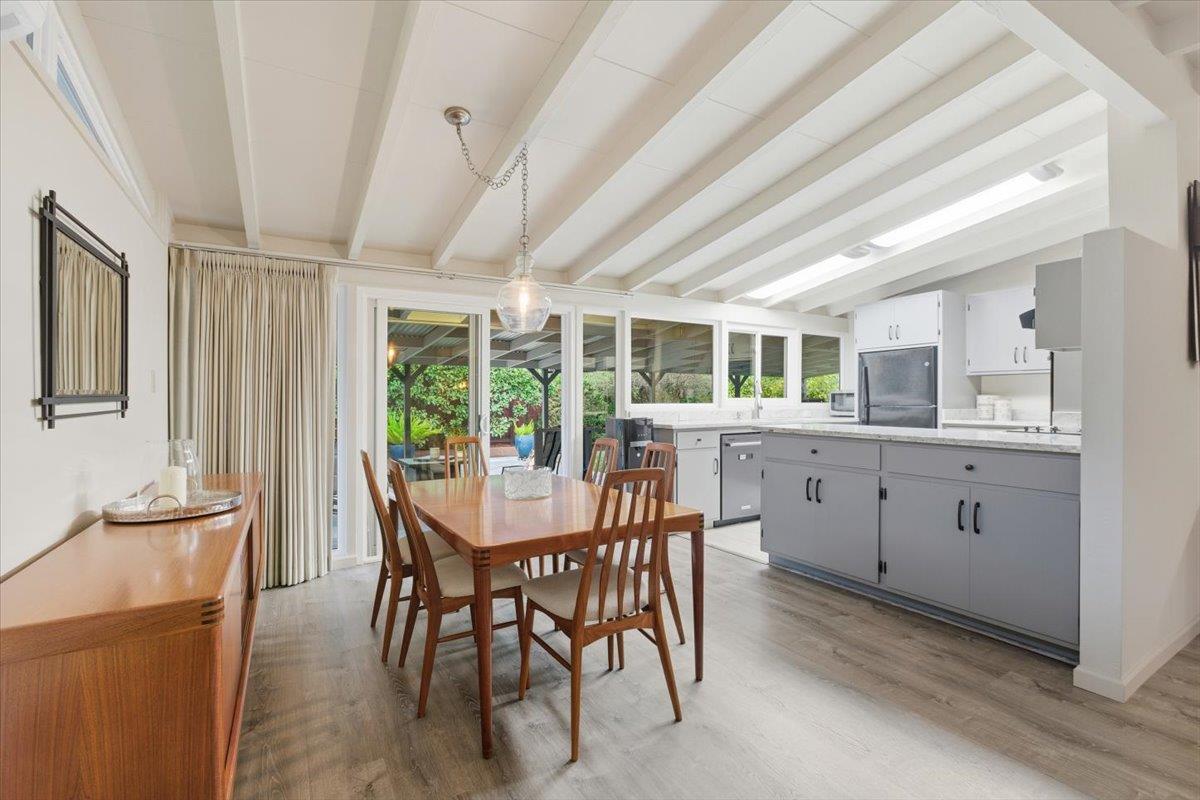 Detail Gallery Image 14 of 29 For 2640 Elmdale Ct, Palo Alto,  CA 94303 - 4 Beds | 3 Baths