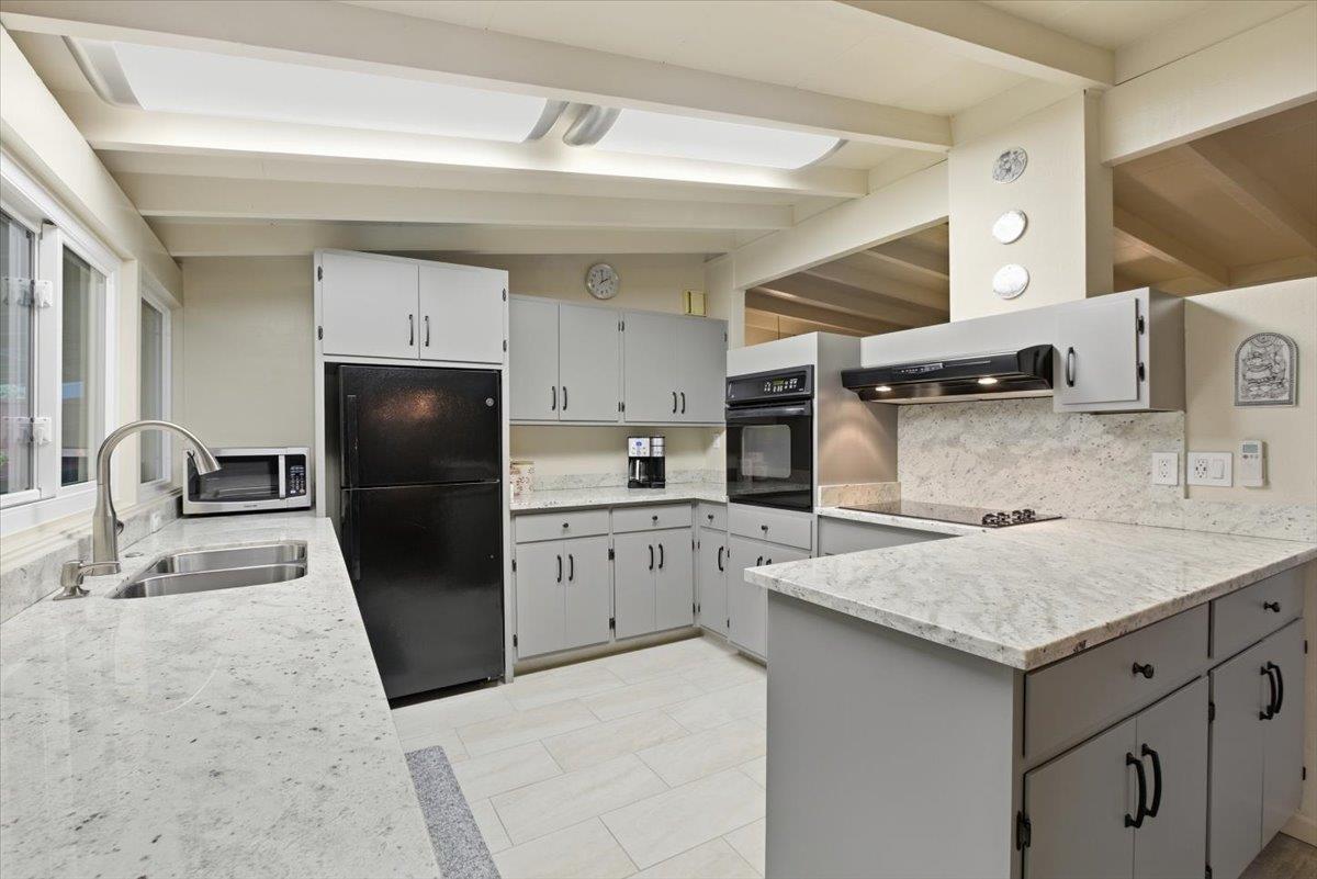 Detail Gallery Image 15 of 29 For 2640 Elmdale Ct, Palo Alto,  CA 94303 - 4 Beds | 3 Baths