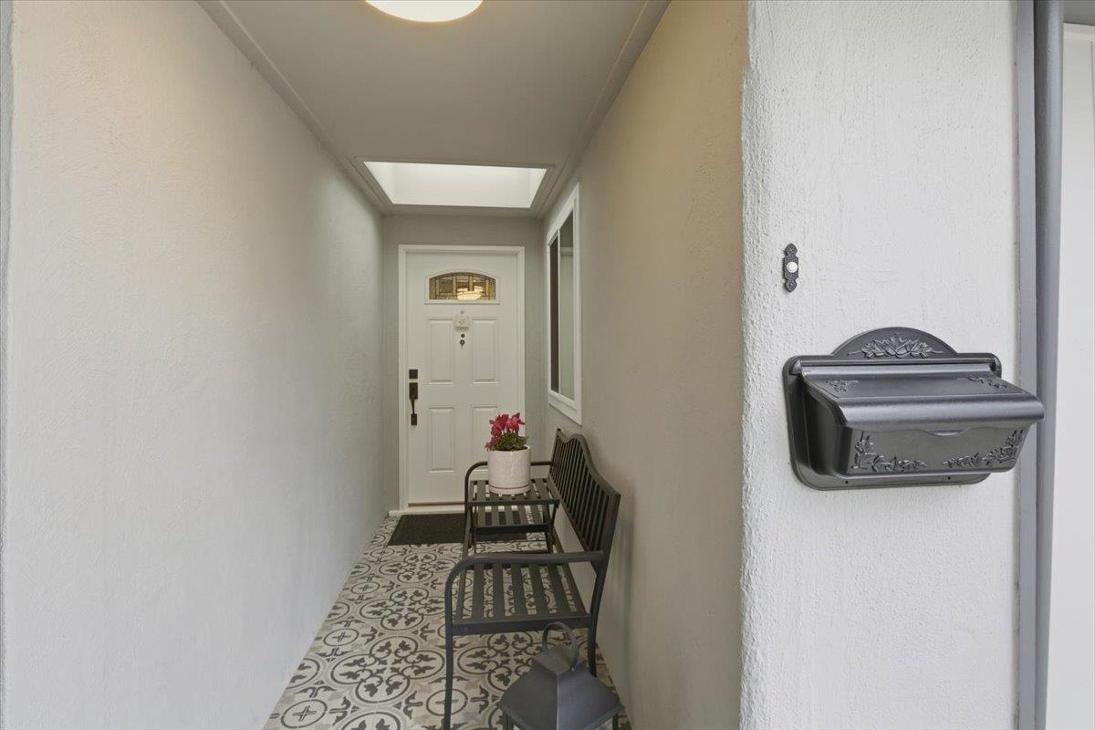 Detail Gallery Image 2 of 29 For 2640 Elmdale Ct, Palo Alto,  CA 94303 - 4 Beds | 3 Baths