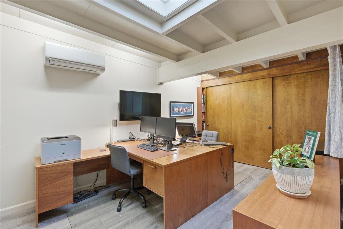 Detail Gallery Image 23 of 29 For 2640 Elmdale Ct, Palo Alto,  CA 94303 - 4 Beds | 3 Baths