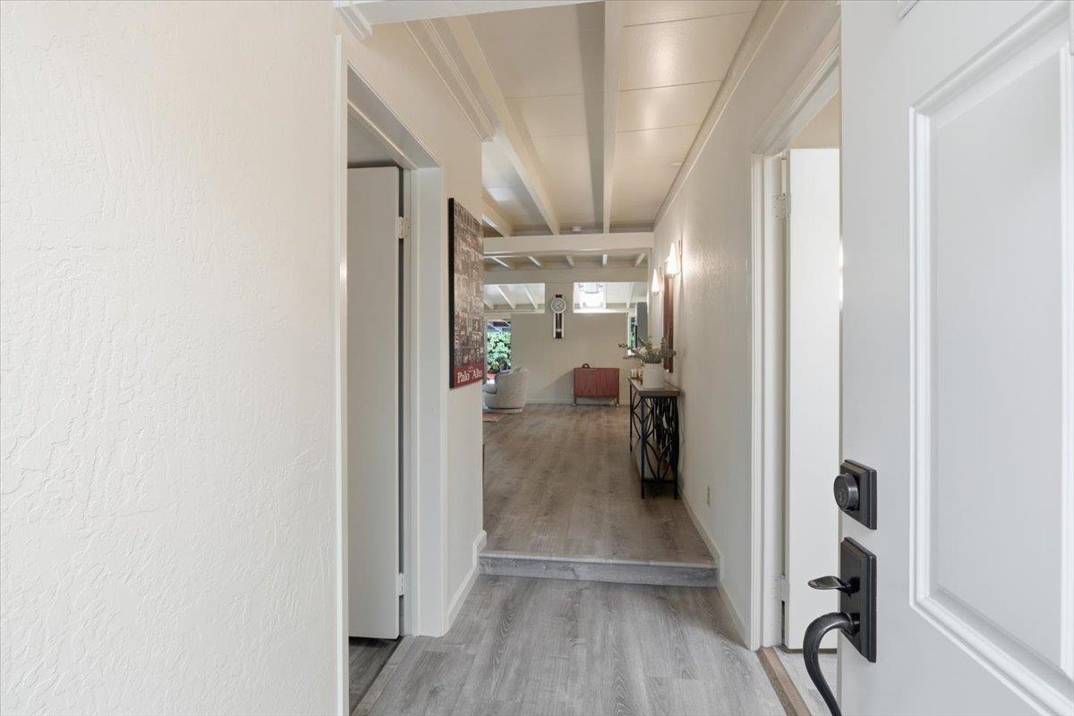 Detail Gallery Image 3 of 29 For 2640 Elmdale Ct, Palo Alto,  CA 94303 - 4 Beds | 3 Baths