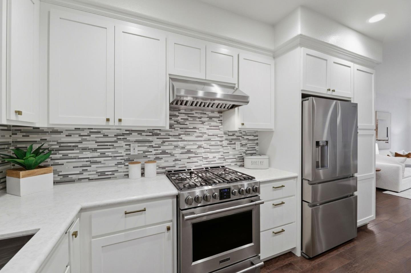 Detail Gallery Image 10 of 26 For 129 Paperbark Ter, Sunnyvale,  CA 94086 - 4 Beds | 3/1 Baths