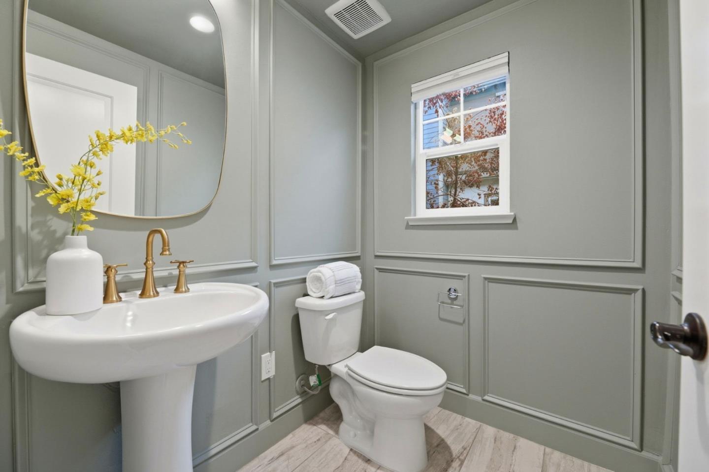 Detail Gallery Image 16 of 26 For 129 Paperbark Ter, Sunnyvale,  CA 94086 - 4 Beds | 3/1 Baths