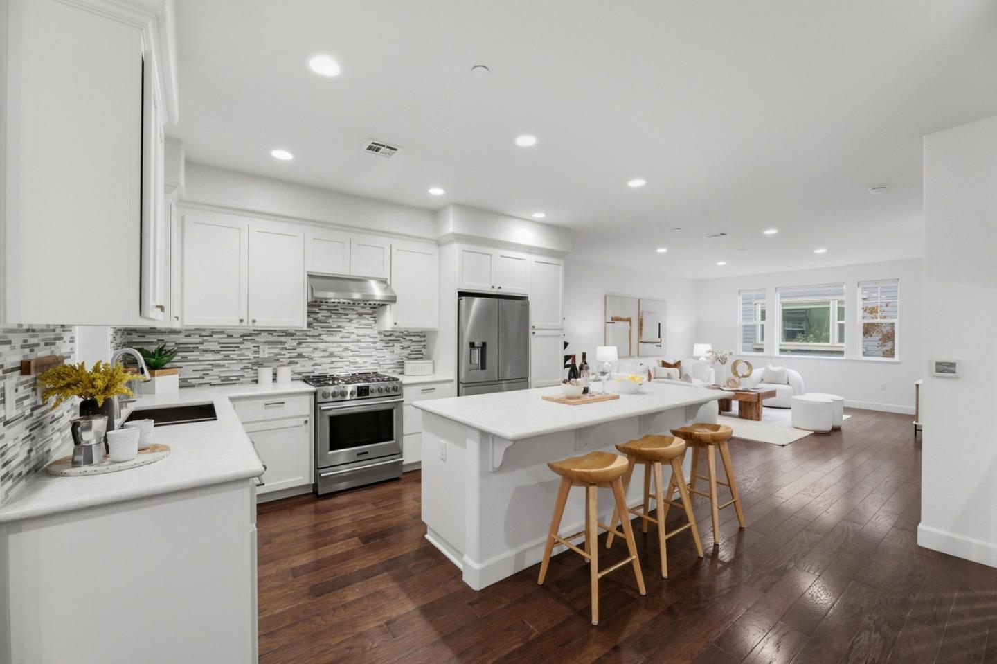 Detail Gallery Image 7 of 26 For 129 Paperbark Ter, Sunnyvale,  CA 94086 - 4 Beds | 3/1 Baths