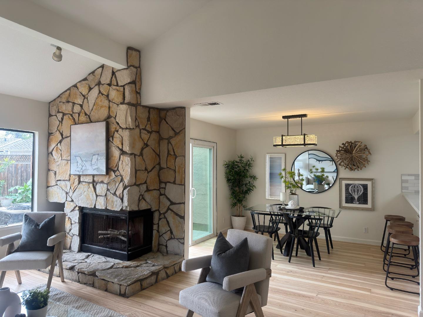 Detail Gallery Image 4 of 18 For 1050 Villa Maria Ct, San Jose,  CA 95125 - 2 Beds | 2/1 Baths