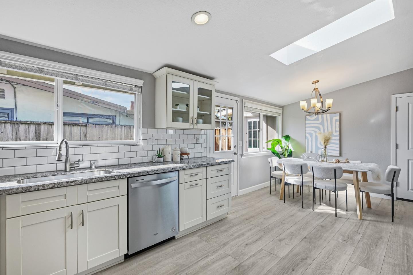 Detail Gallery Image 11 of 41 For 984 Fairwood, Sunnyvale,  CA 94089 - 3 Beds | 2 Baths