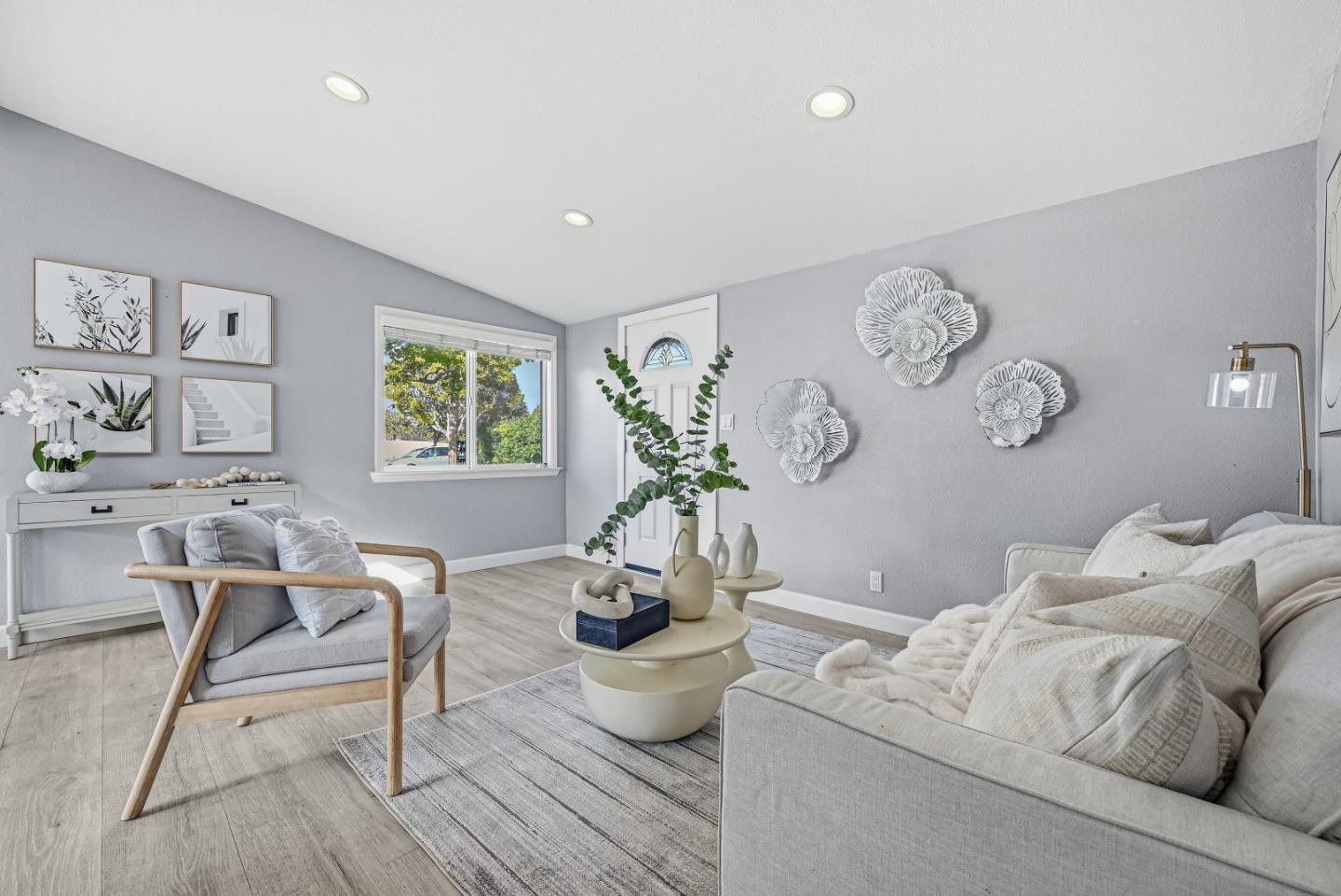 Detail Gallery Image 3 of 41 For 984 Fairwood, Sunnyvale,  CA 94089 - 3 Beds | 2 Baths