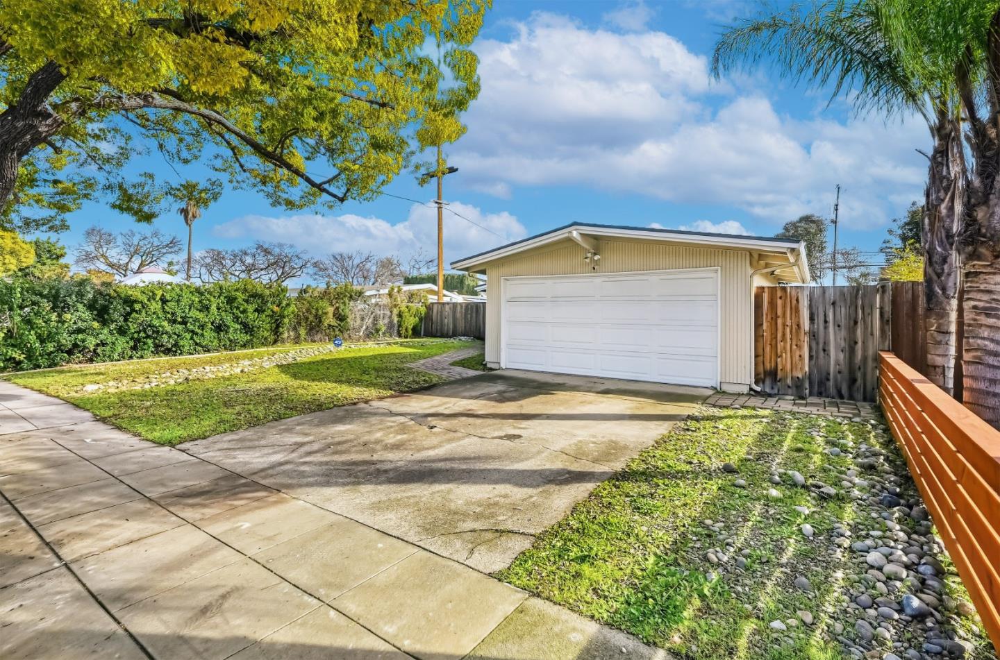 Detail Gallery Image 34 of 41 For 984 Fairwood, Sunnyvale,  CA 94089 - 3 Beds | 2 Baths