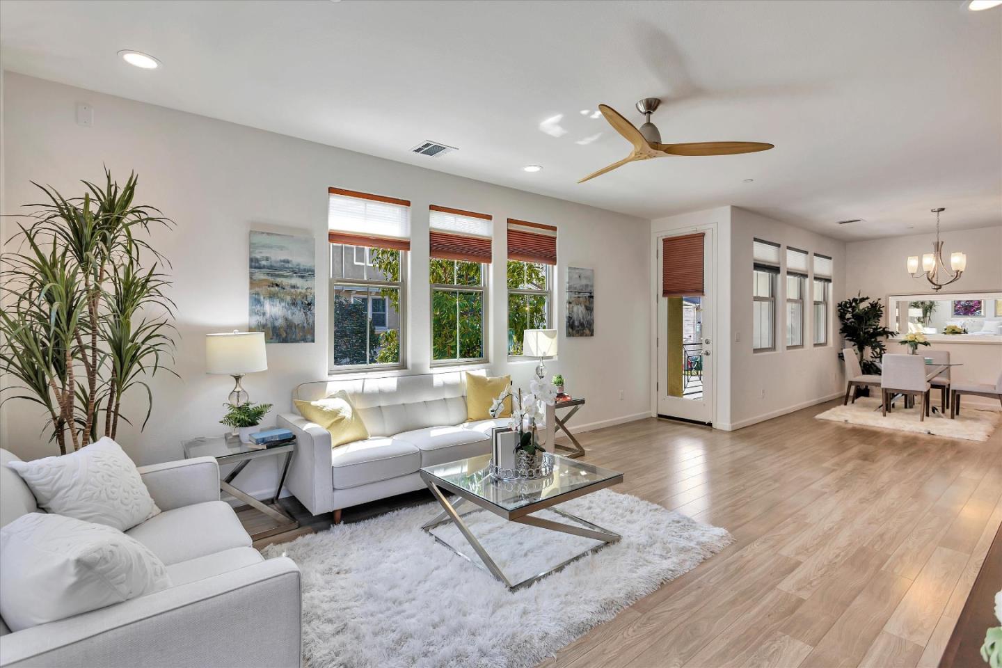 Front Image Thumbnail for ML82034715