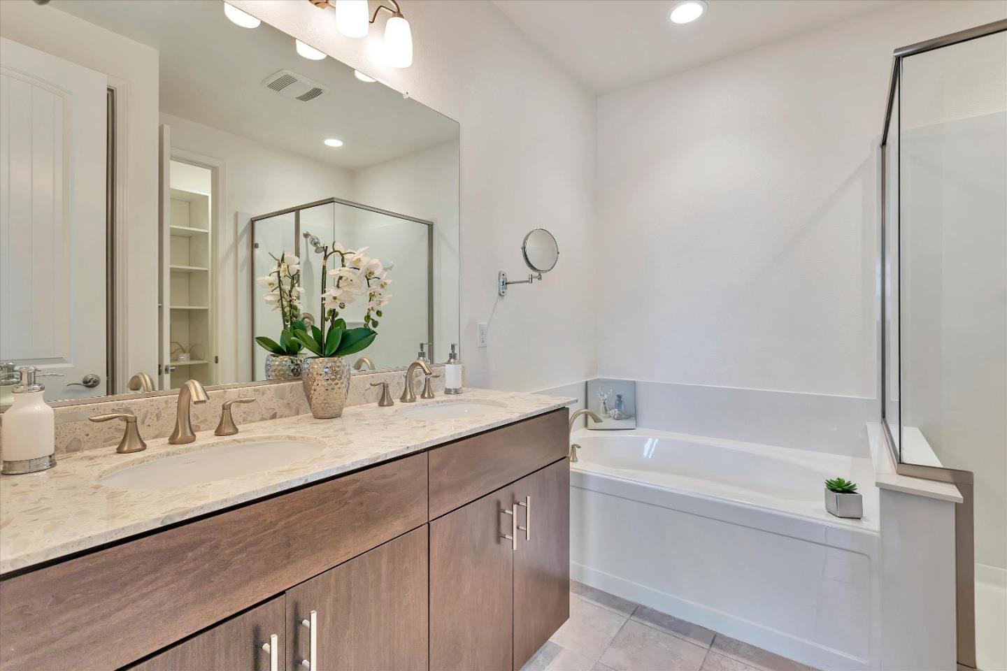 Detail Gallery Image 6 of 19 For 1855 Trento Loop, Milpitas,  CA 95035 - 3 Beds | 2/1 Baths