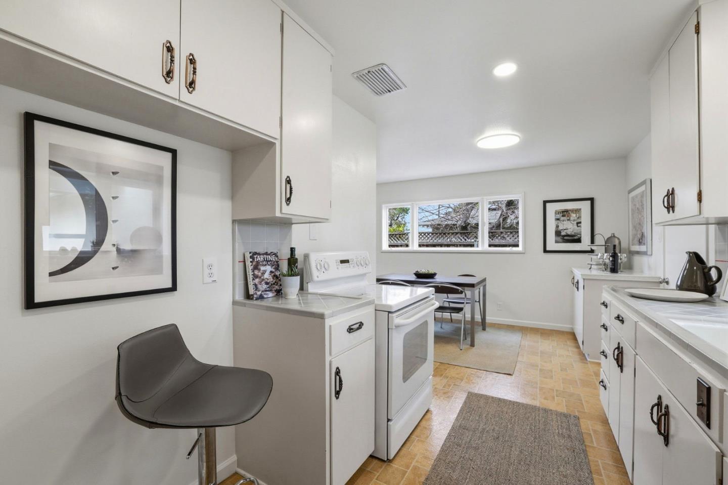 Detail Gallery Image 13 of 32 For 1714 Cherrytree Ln, Mountain View,  CA 94040 - 3 Beds | 2 Baths