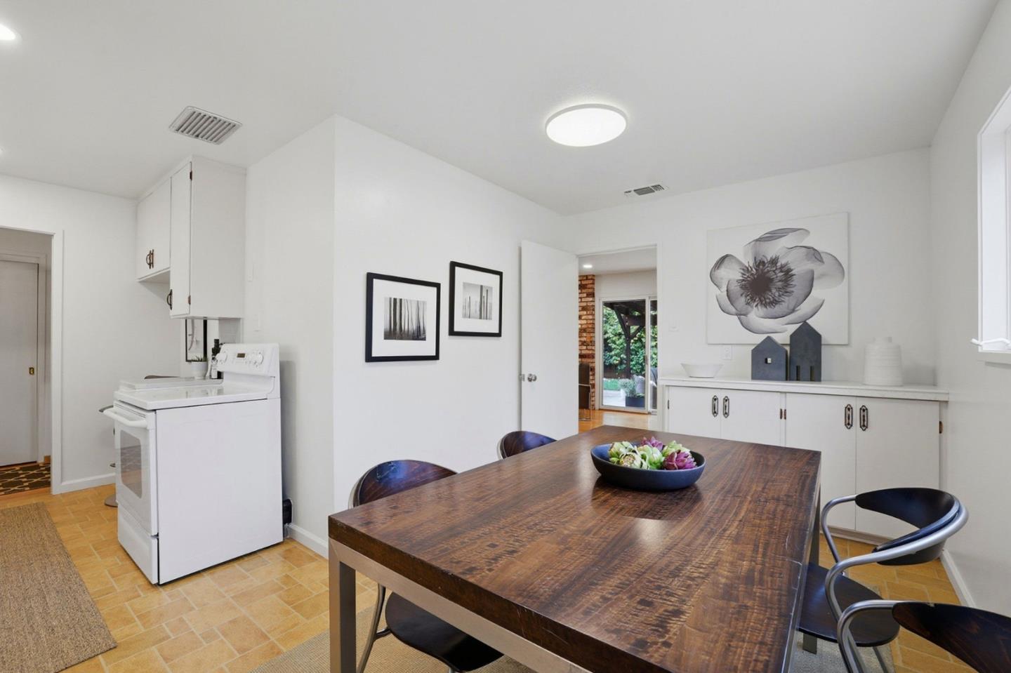 Detail Gallery Image 16 of 32 For 1714 Cherrytree Ln, Mountain View,  CA 94040 - 3 Beds | 2 Baths