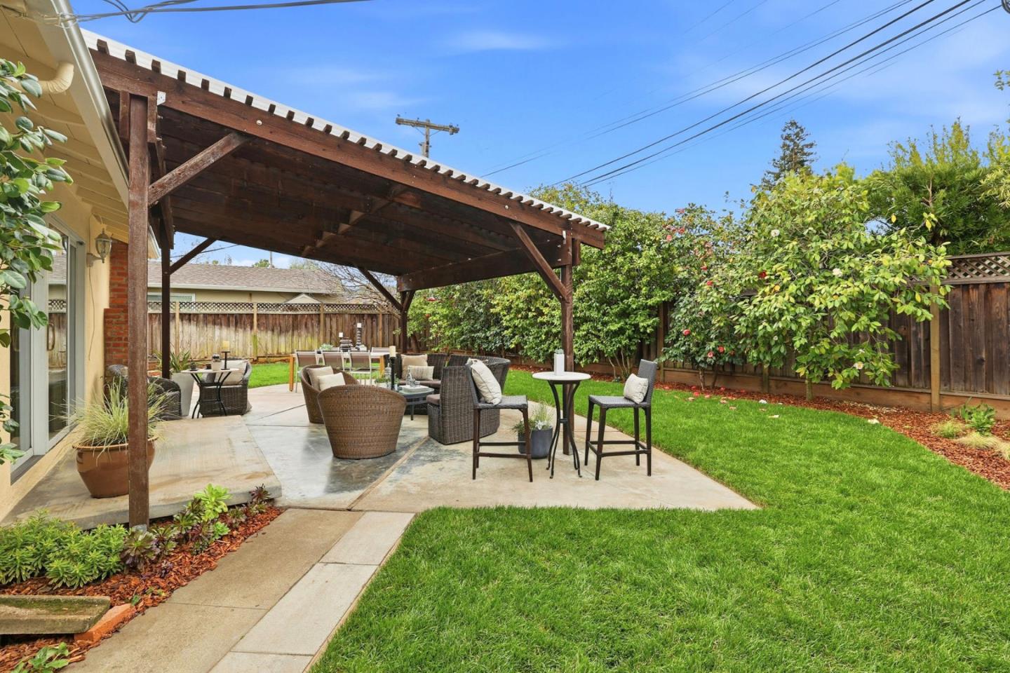 Detail Gallery Image 28 of 32 For 1714 Cherrytree Ln, Mountain View,  CA 94040 - 3 Beds | 2 Baths