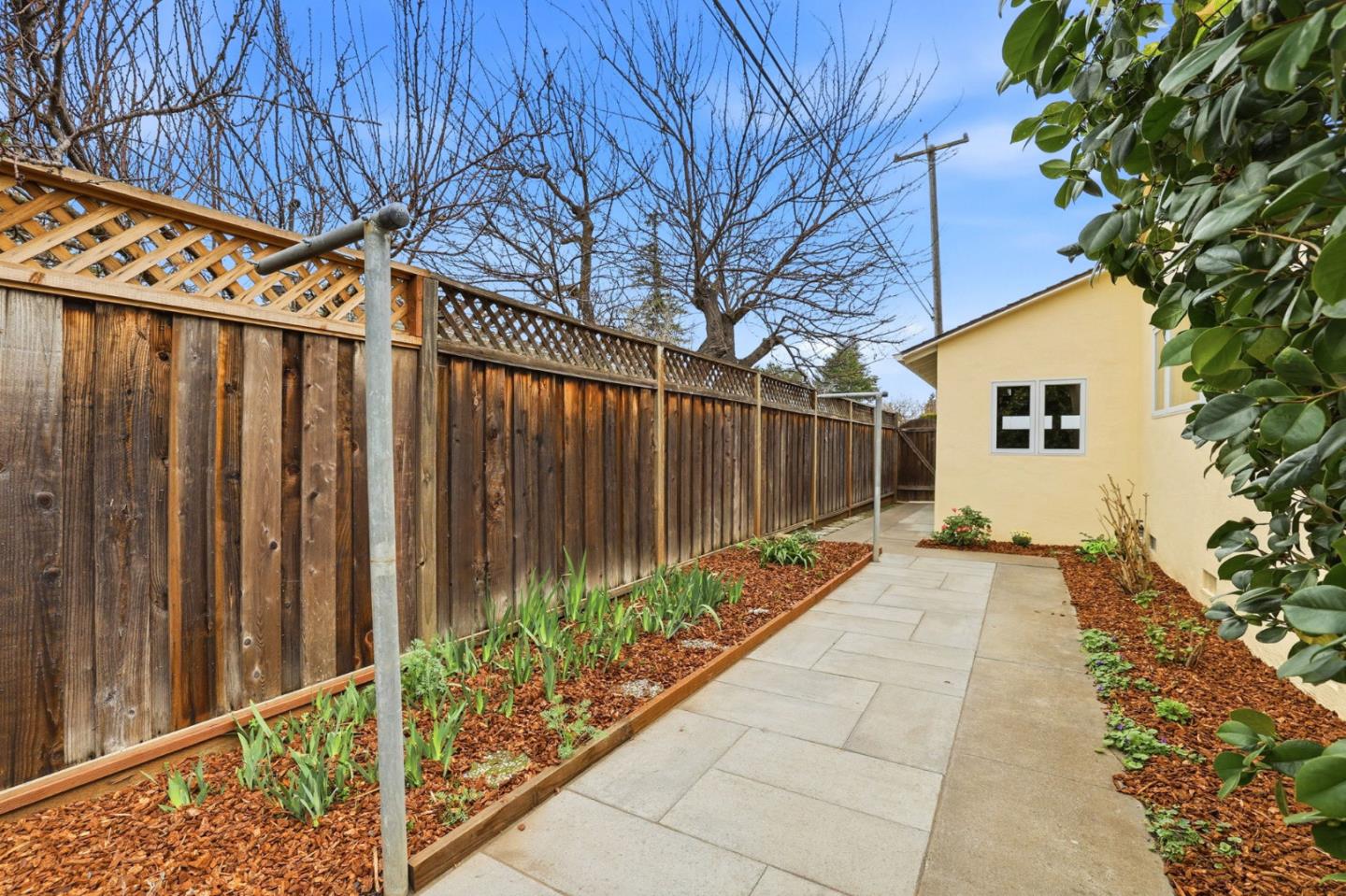 Detail Gallery Image 32 of 32 For 1714 Cherrytree Ln, Mountain View,  CA 94040 - 3 Beds | 2 Baths