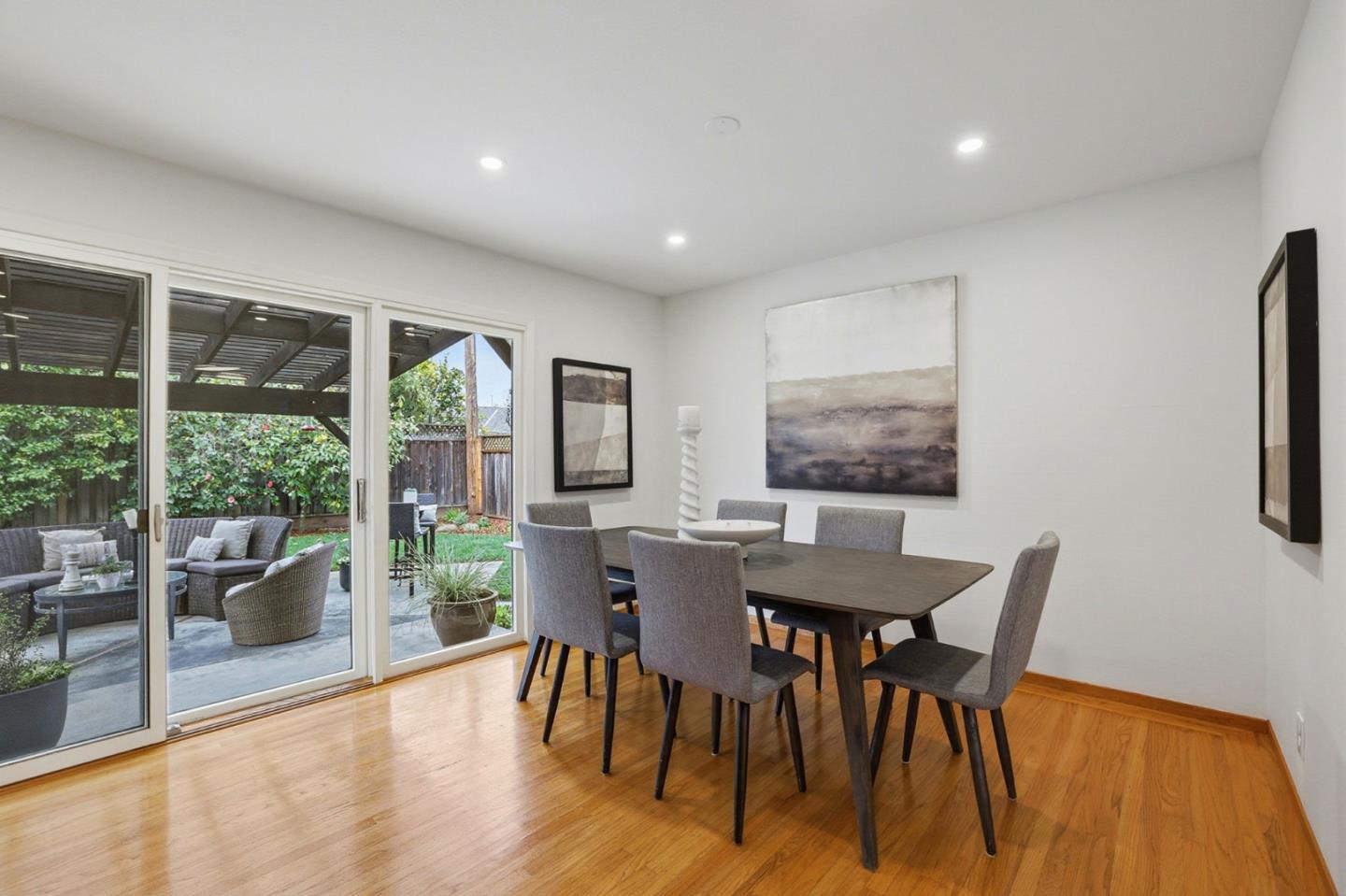 Detail Gallery Image 9 of 32 For 1714 Cherrytree Ln, Mountain View,  CA 94040 - 3 Beds | 2 Baths