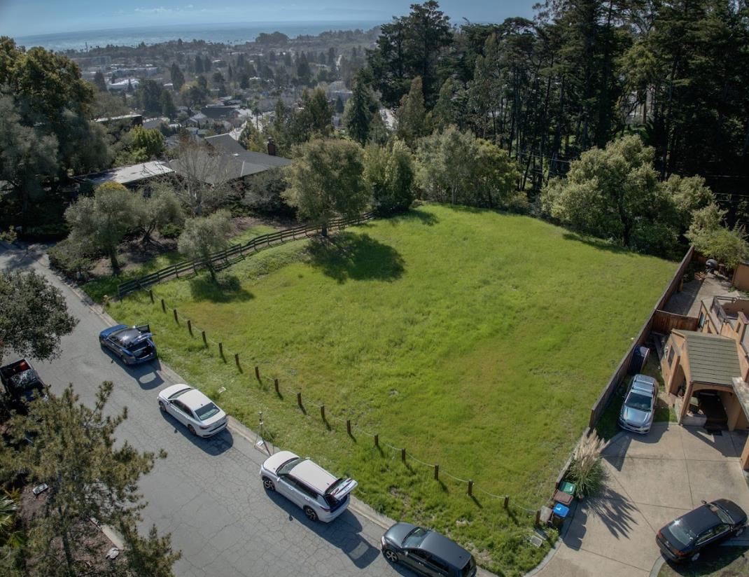 Detail Gallery Image 13 of 15 For 108 Hillcrest Ter, Santa Cruz,  CA 95060 - 3 Beds | 4/1 Baths