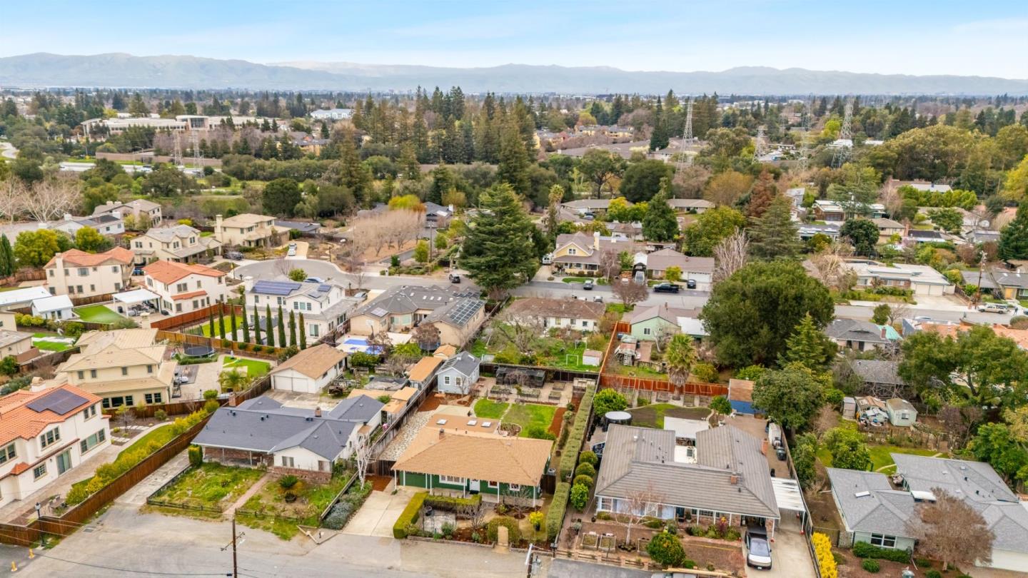 Detail Gallery Image 10 of 54 For 2025 Yorkshire Way, Mountain View,  CA 94040 - 3 Beds | 1 Baths