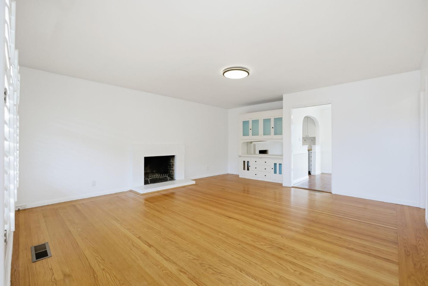 Detail Gallery Image 11 of 54 For 2025 Yorkshire Way, Mountain View,  CA 94040 - 3 Beds | 1 Baths