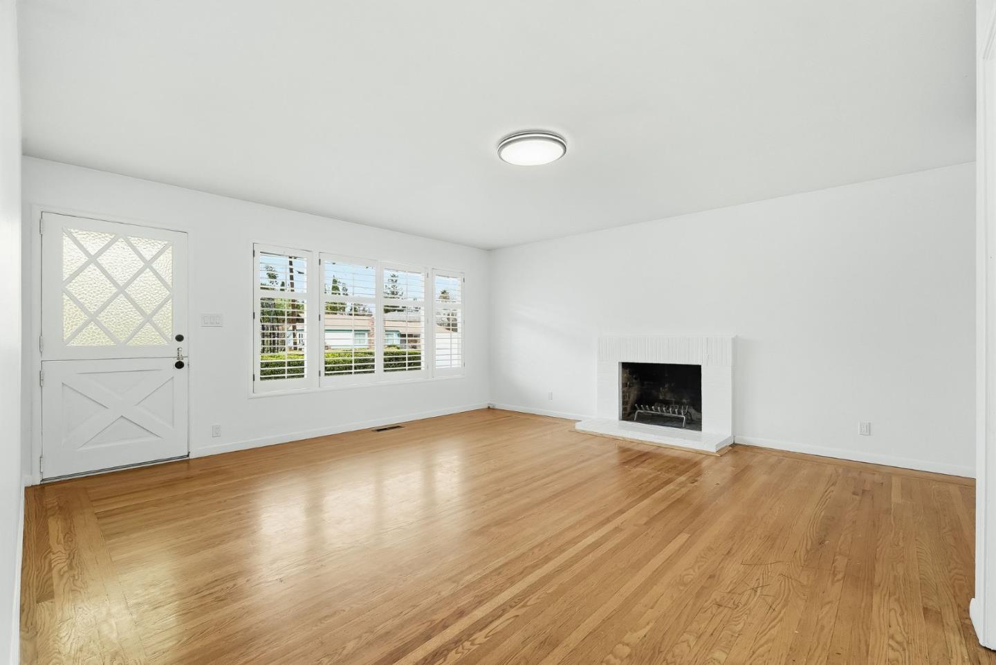 Detail Gallery Image 12 of 54 For 2025 Yorkshire Way, Mountain View,  CA 94040 - 3 Beds | 1 Baths