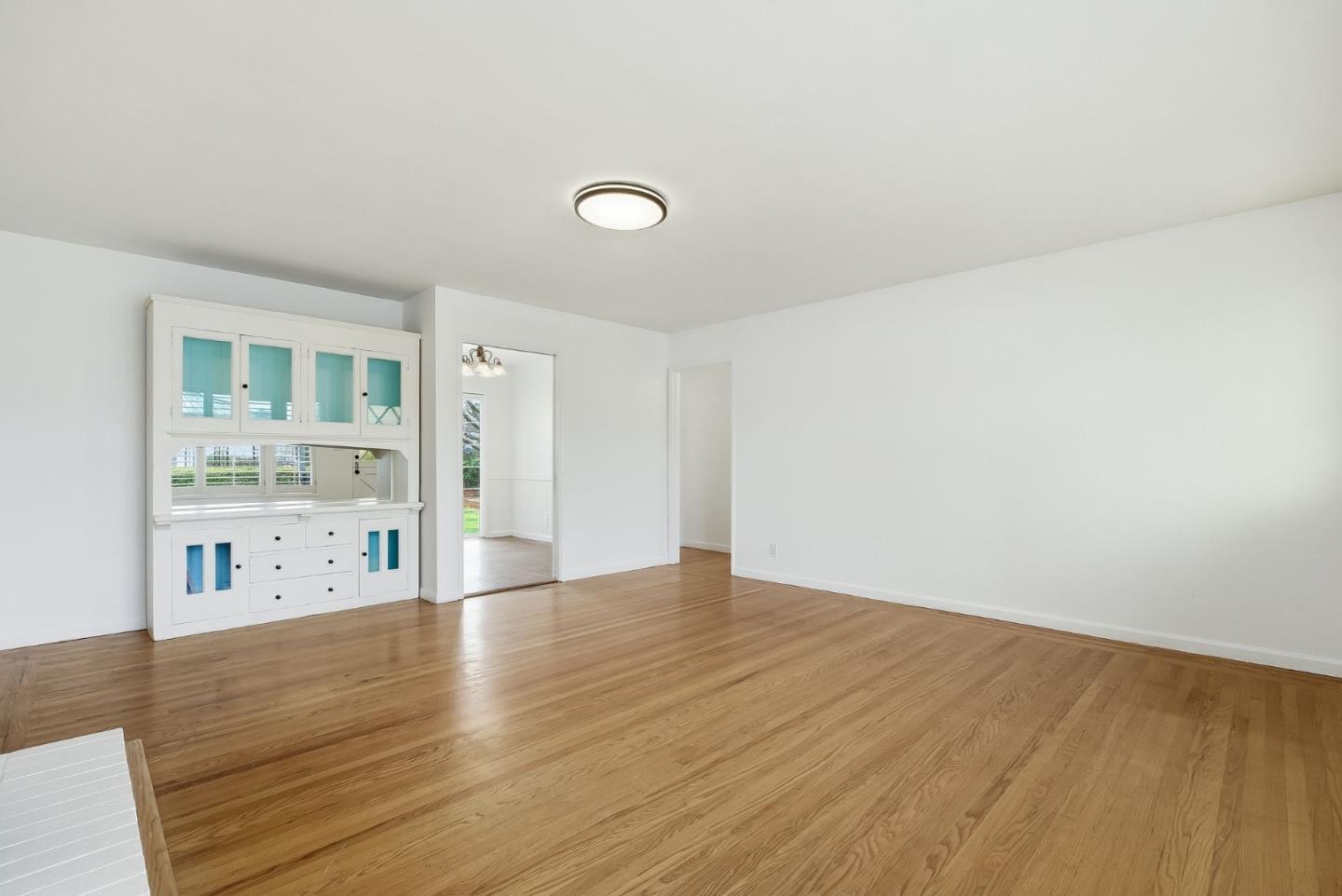 Detail Gallery Image 14 of 54 For 2025 Yorkshire Way, Mountain View,  CA 94040 - 3 Beds | 1 Baths