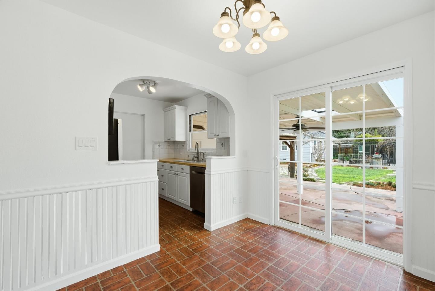 Detail Gallery Image 15 of 54 For 2025 Yorkshire Way, Mountain View,  CA 94040 - 3 Beds | 1 Baths