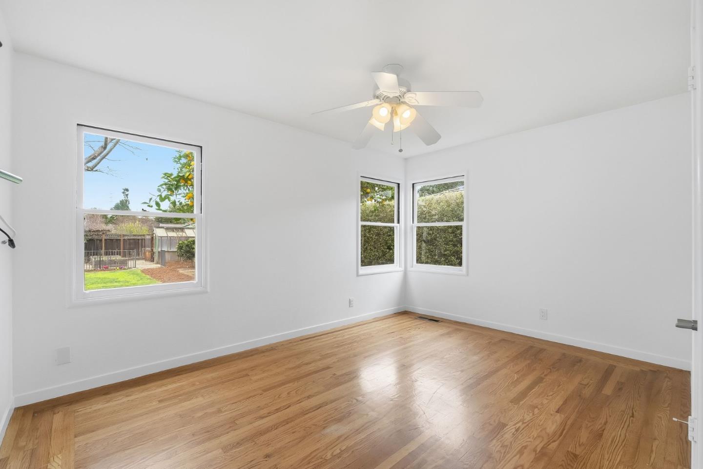 Detail Gallery Image 22 of 54 For 2025 Yorkshire Way, Mountain View,  CA 94040 - 3 Beds | 1 Baths