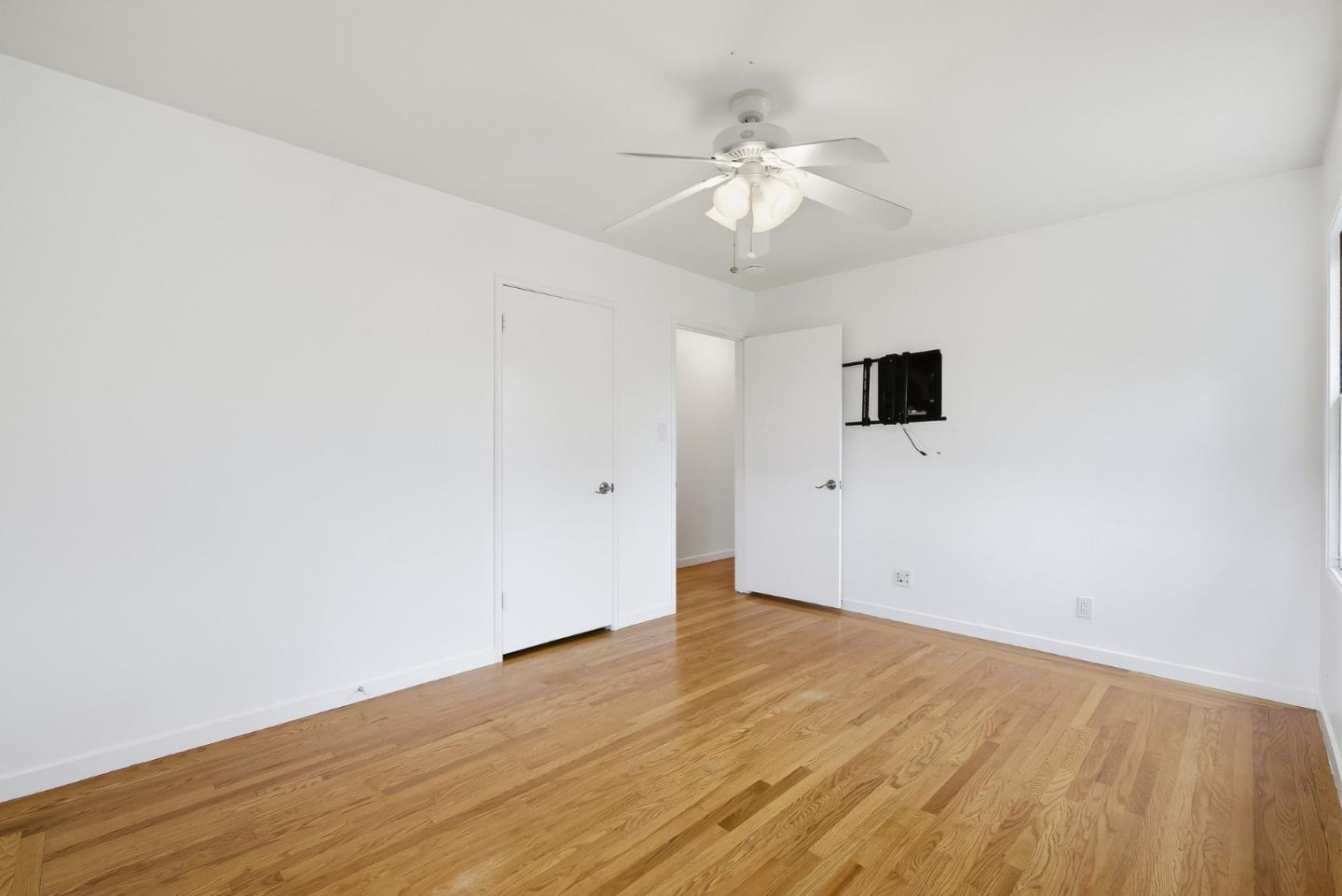 Detail Gallery Image 23 of 54 For 2025 Yorkshire Way, Mountain View,  CA 94040 - 3 Beds | 1 Baths