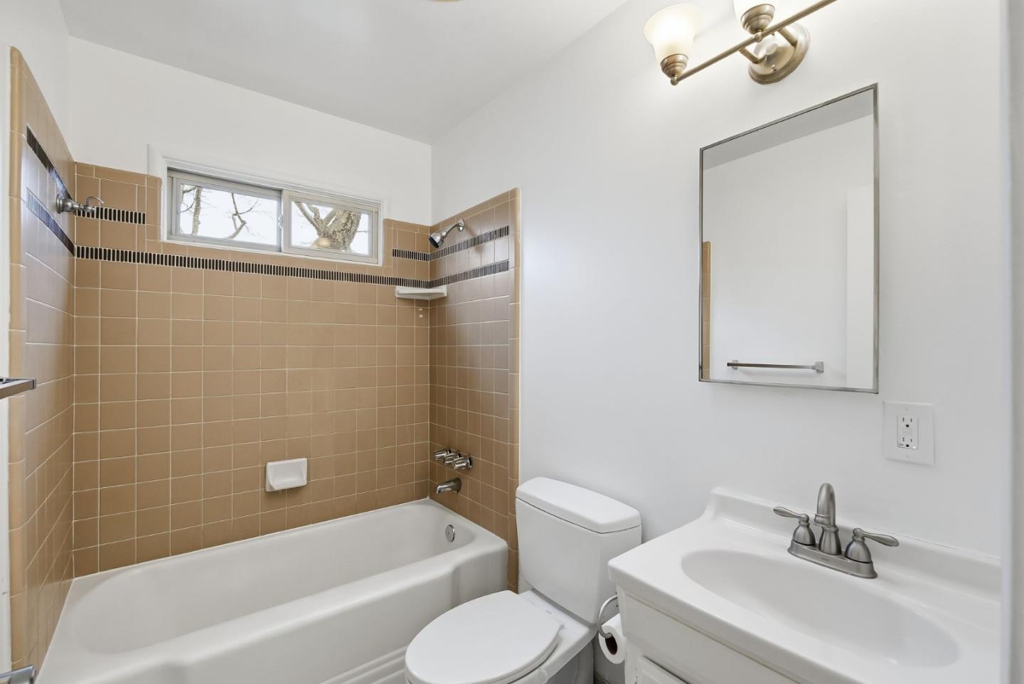 Detail Gallery Image 24 of 54 For 2025 Yorkshire Way, Mountain View,  CA 94040 - 3 Beds | 1 Baths