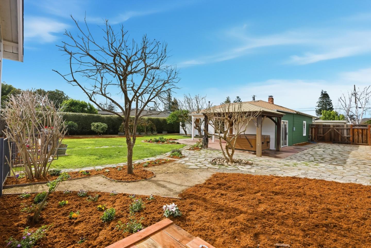 Detail Gallery Image 29 of 54 For 2025 Yorkshire Way, Mountain View,  CA 94040 - 3 Beds | 1 Baths