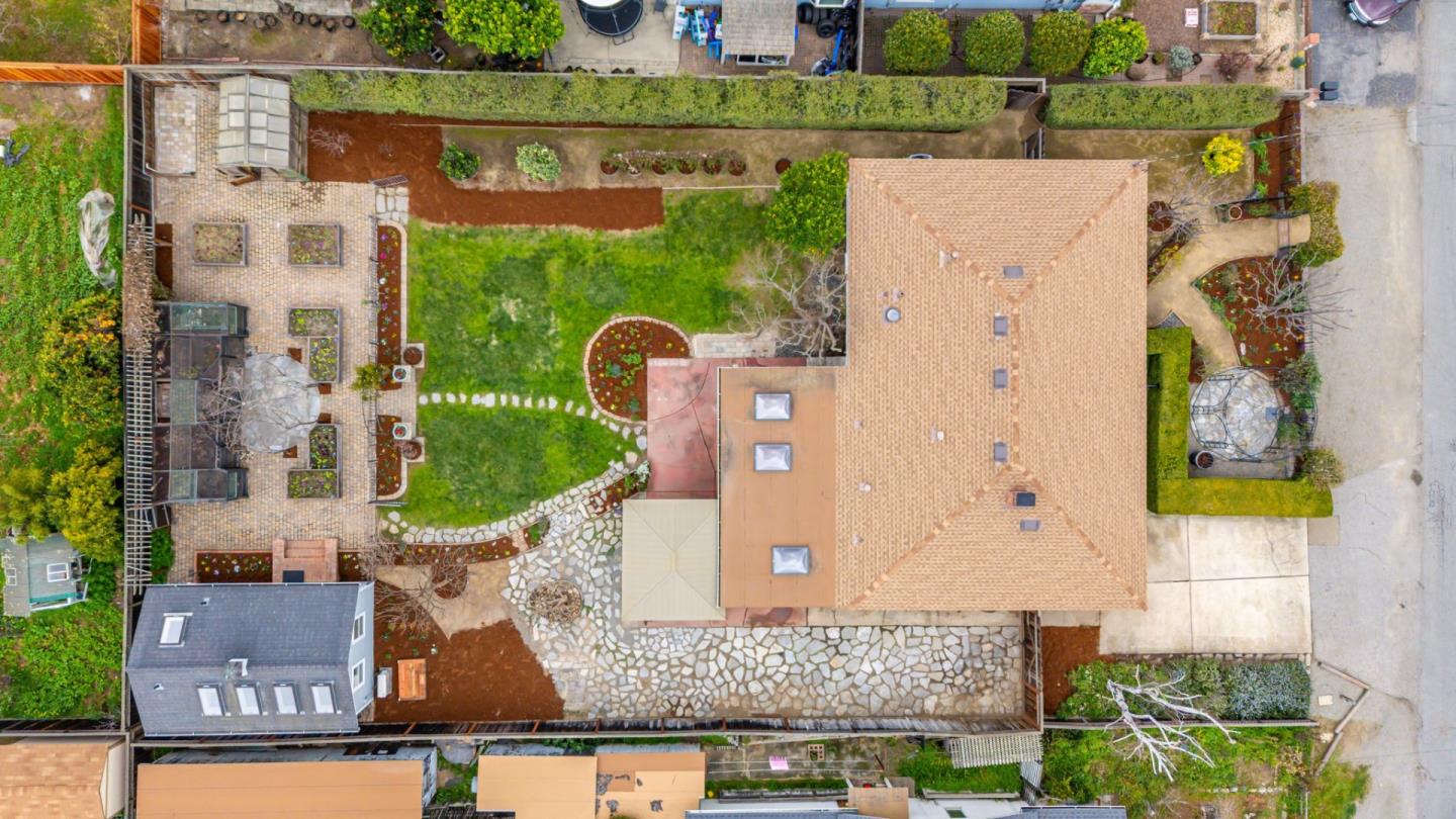 Detail Gallery Image 3 of 54 For 2025 Yorkshire Way, Mountain View,  CA 94040 - 3 Beds | 1 Baths