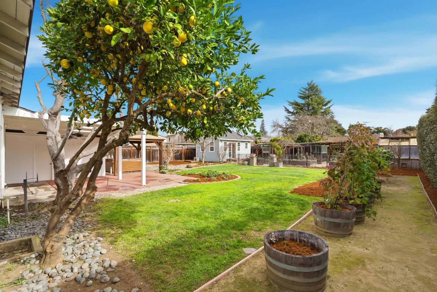 Detail Gallery Image 30 of 54 For 2025 Yorkshire Way, Mountain View,  CA 94040 - 3 Beds | 1 Baths