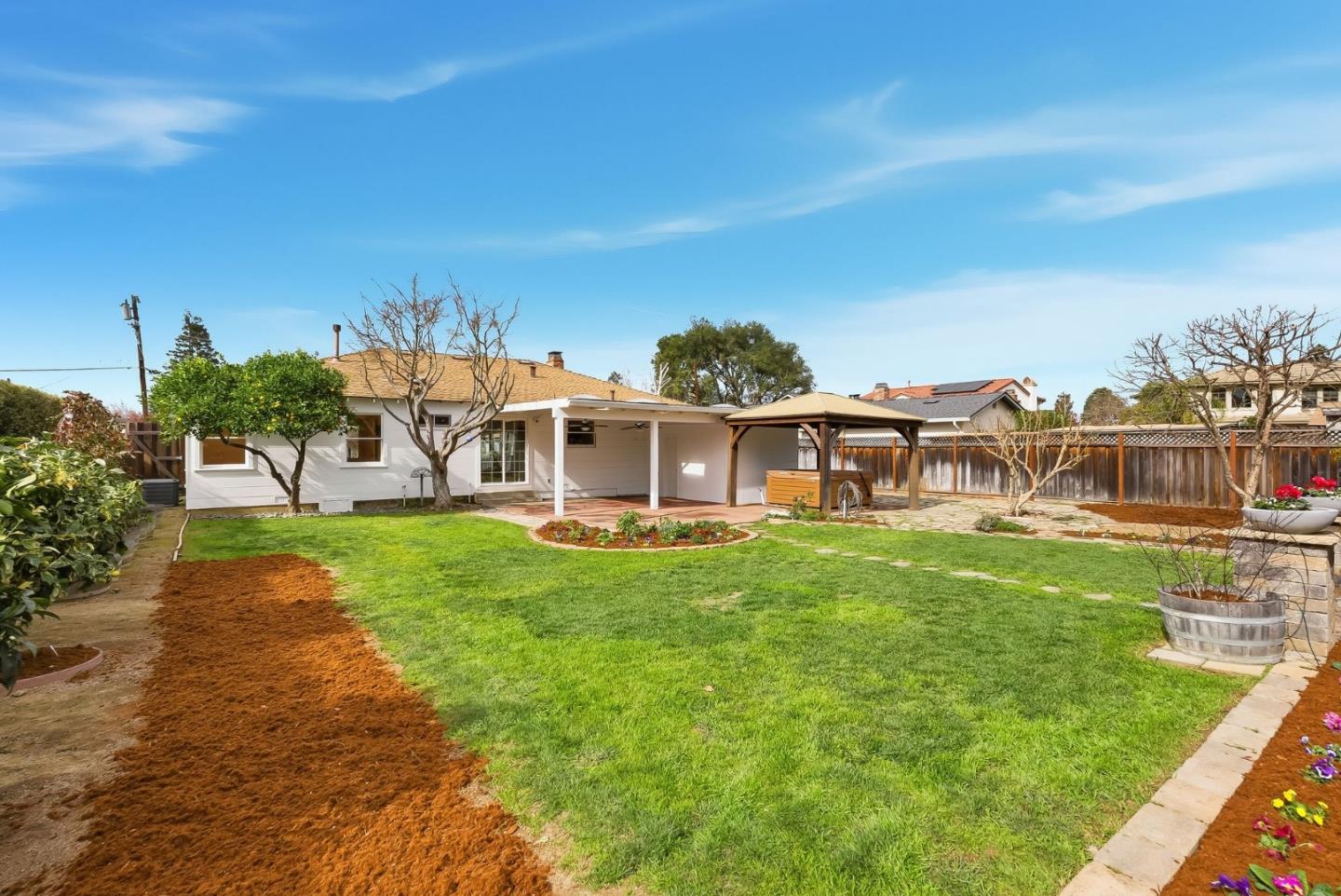 Detail Gallery Image 31 of 54 For 2025 Yorkshire Way, Mountain View,  CA 94040 - 3 Beds | 1 Baths