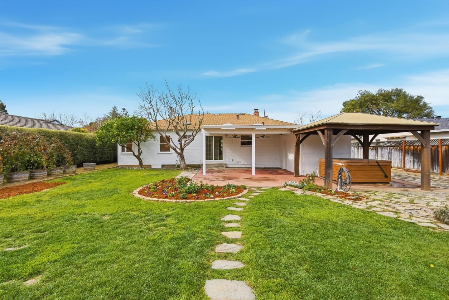 Detail Gallery Image 32 of 54 For 2025 Yorkshire Way, Mountain View,  CA 94040 - 3 Beds | 1 Baths