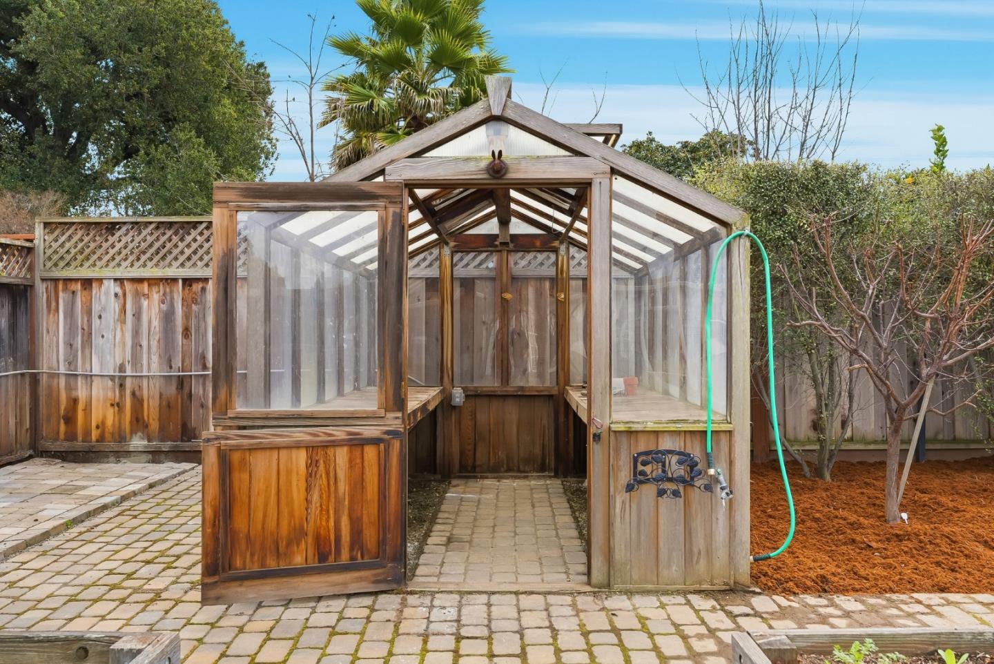 Detail Gallery Image 40 of 54 For 2025 Yorkshire Way, Mountain View,  CA 94040 - 3 Beds | 1 Baths