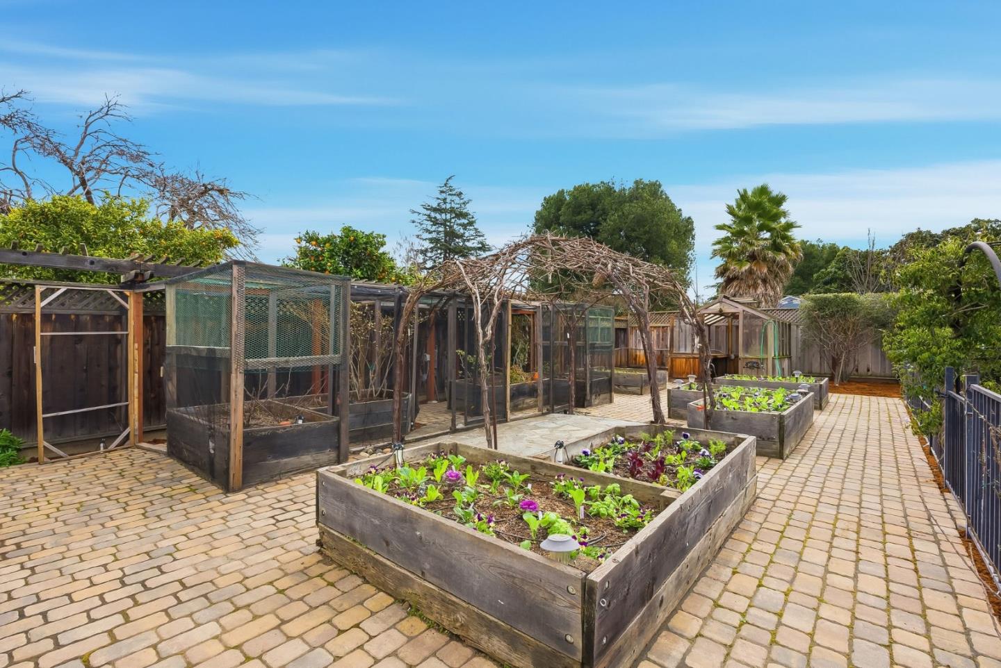 Detail Gallery Image 43 of 54 For 2025 Yorkshire Way, Mountain View,  CA 94040 - 3 Beds | 1 Baths