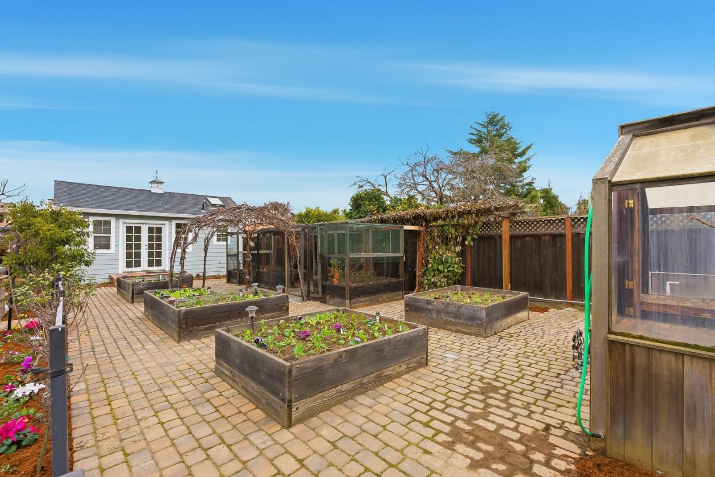 Detail Gallery Image 45 of 54 For 2025 Yorkshire Way, Mountain View,  CA 94040 - 3 Beds | 1 Baths