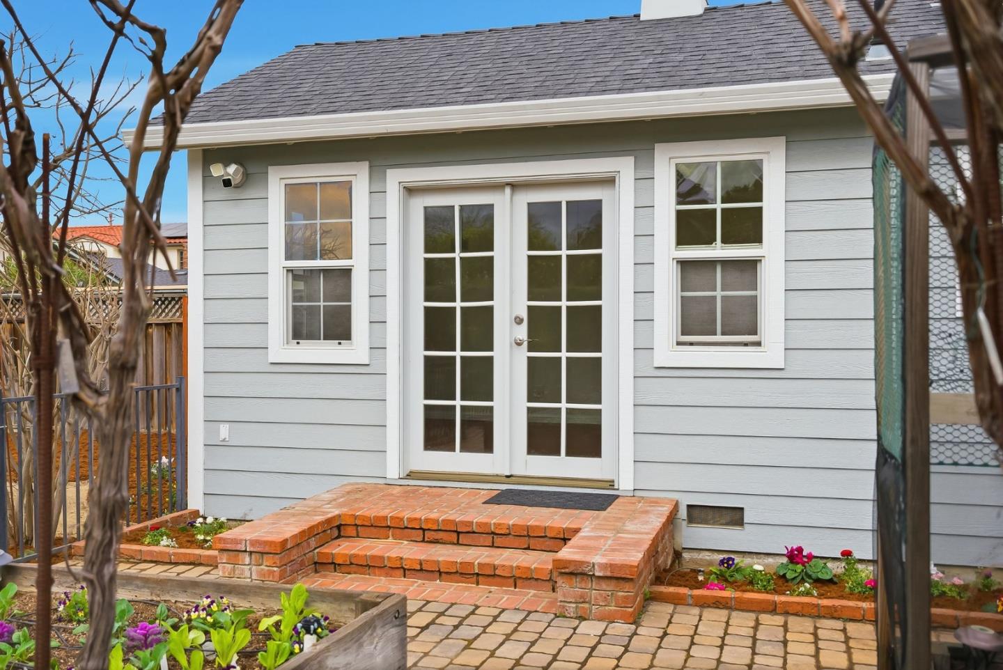 Detail Gallery Image 46 of 54 For 2025 Yorkshire Way, Mountain View,  CA 94040 - 3 Beds | 1 Baths